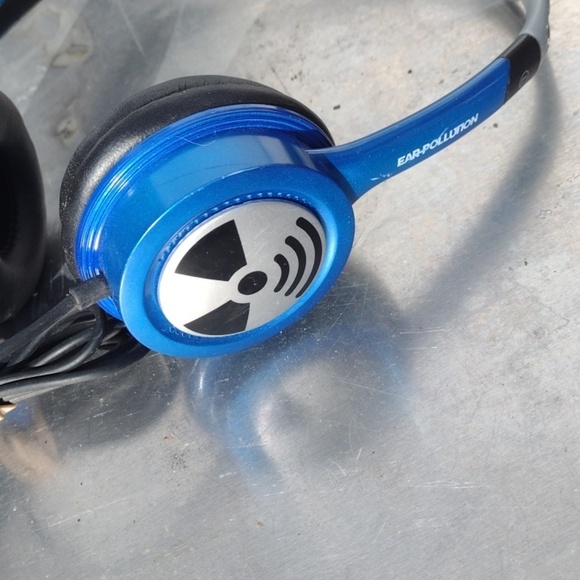 EAR POLLUTION Blue Wired Headphones NWOT - Picture 2 of 2